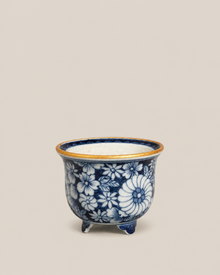 Blue-and-White Floral Tripod Pot with Gilt Rim