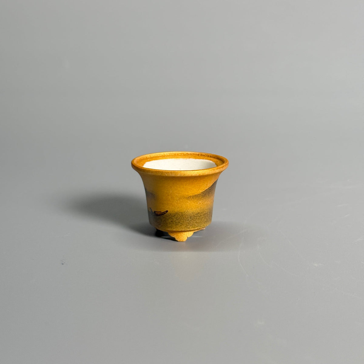Golden Ochre Landscape Tripod Pot — alternate view 4