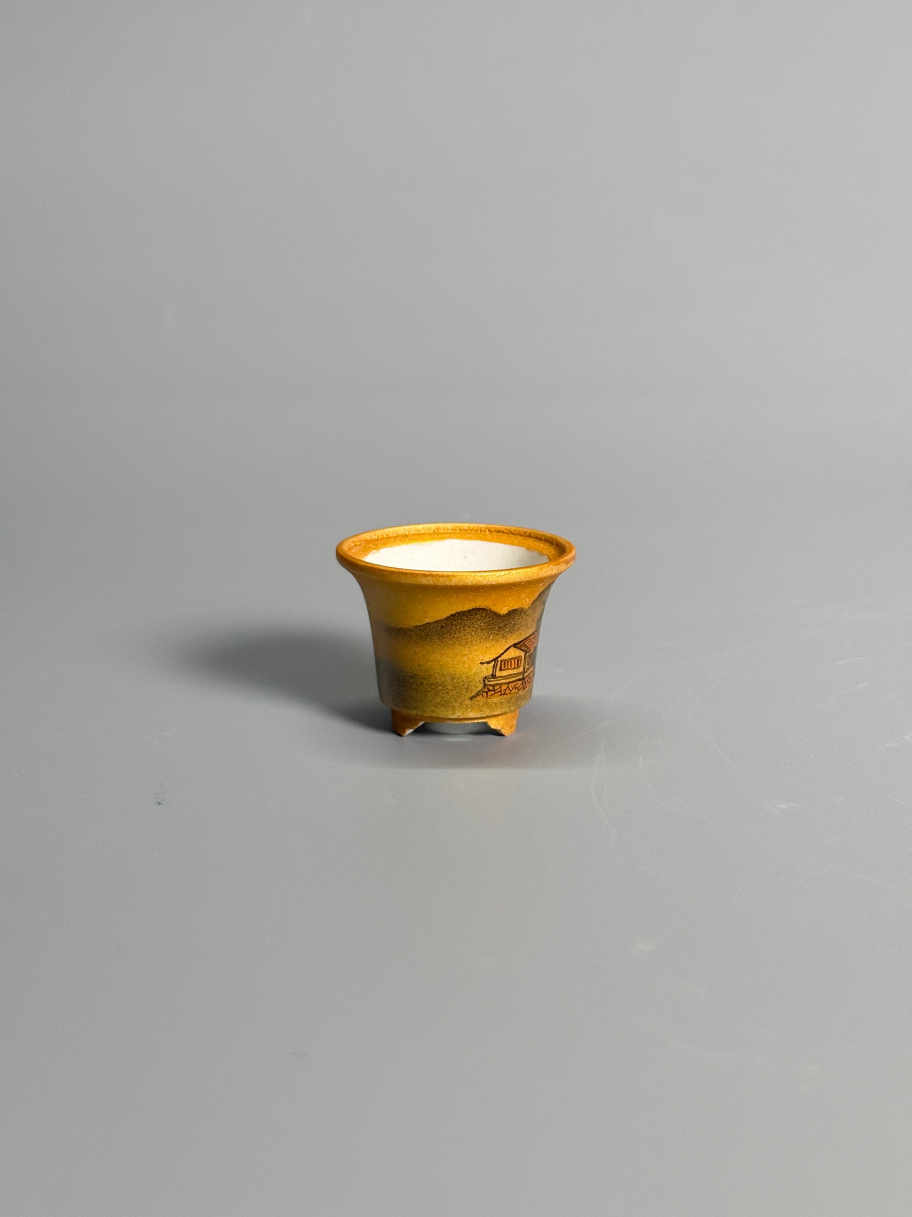 Golden Ochre Landscape Tripod Pot