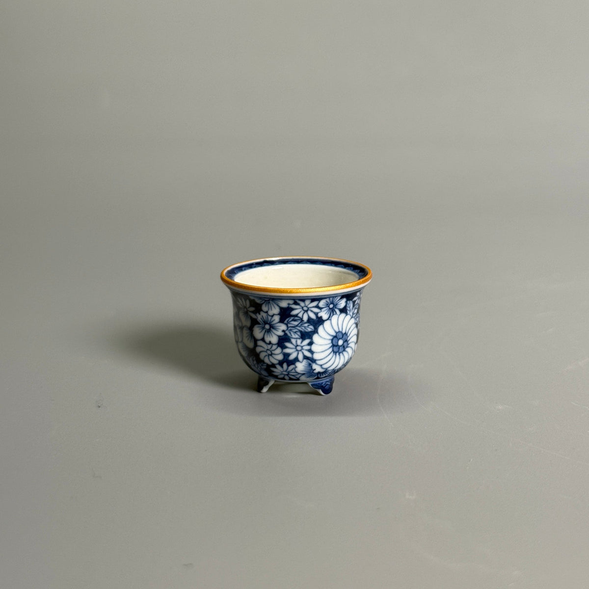 Blue-and-White Floral Tripod Pot with Gilt Rim — alternate view 2